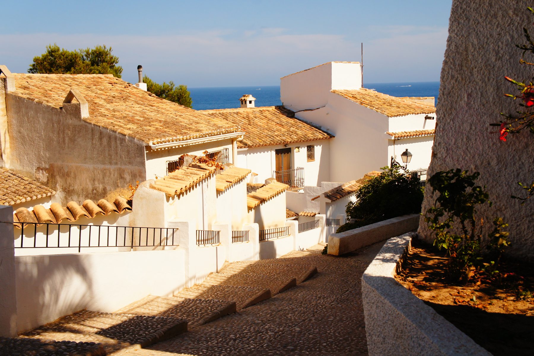 Terraza de una vivienda de Altea con vistas abiertas al mar