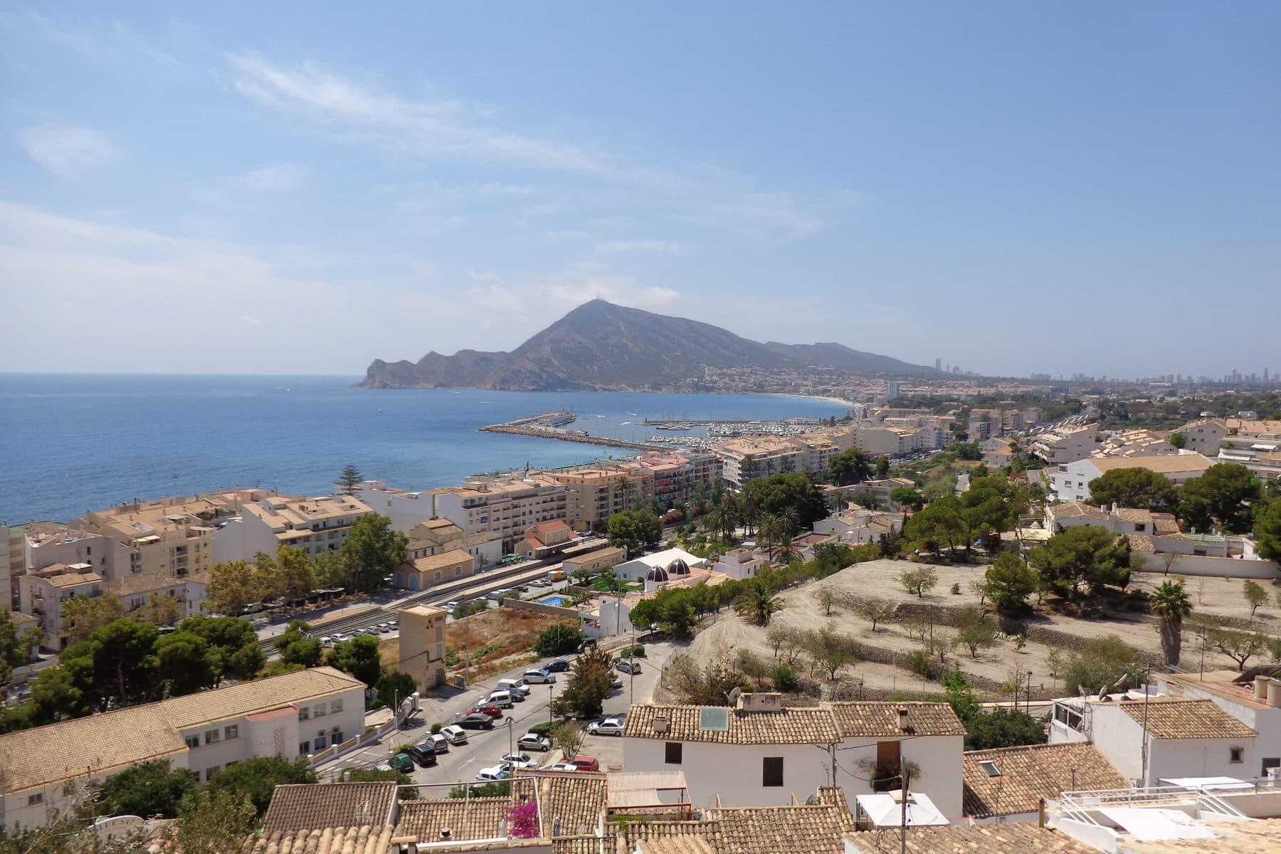 Vista de los tejados de Altea con el mar al fondo