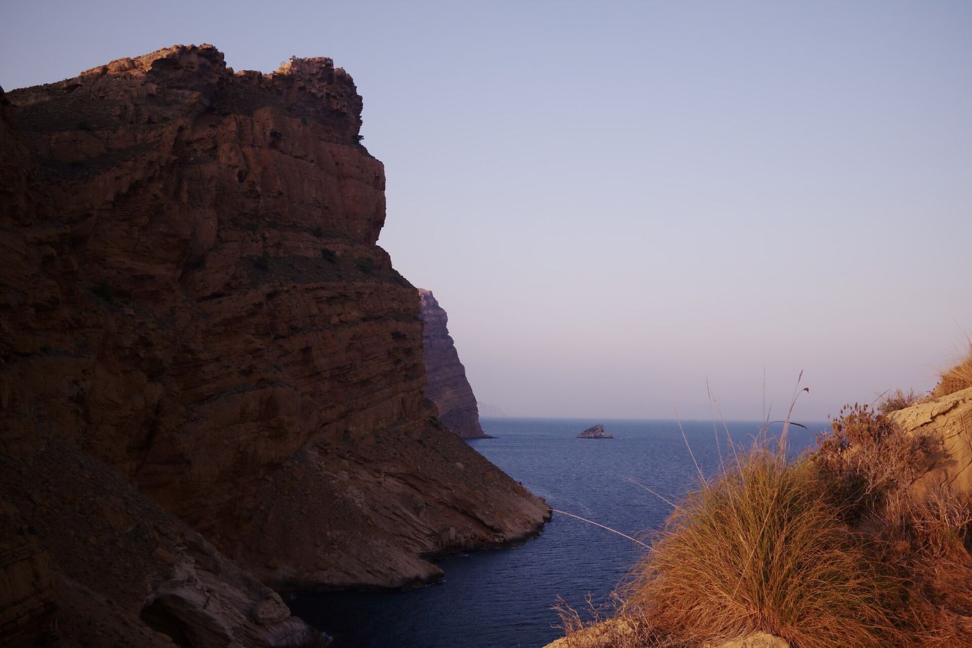 Acantilados de la sierra Helada sobre el mar