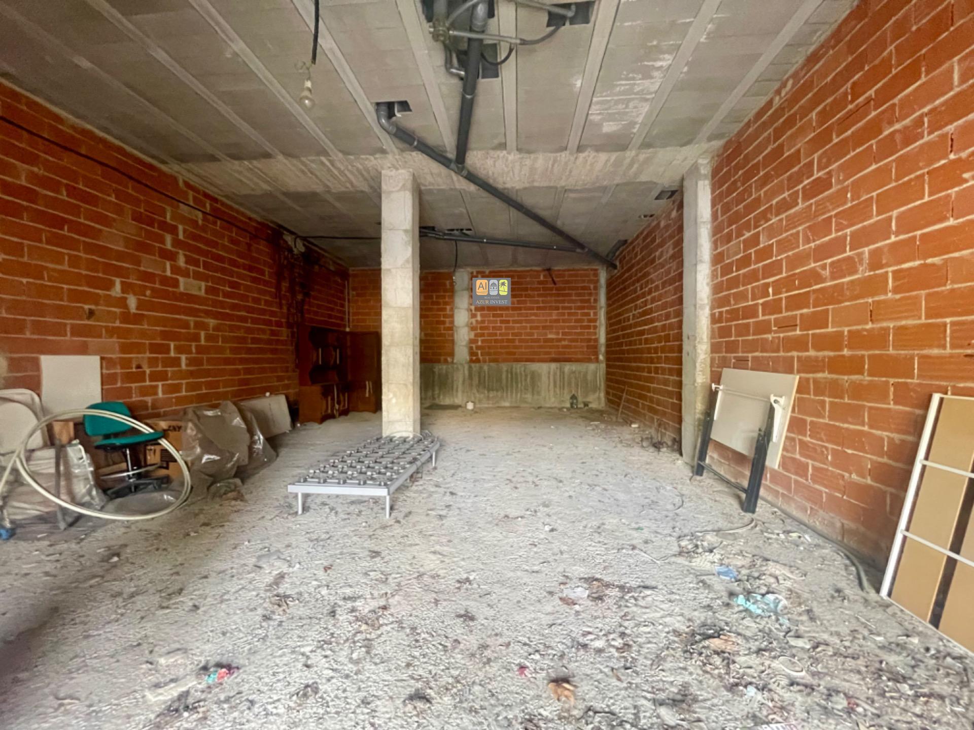 Local comercial en Ctra. General · 1 / 8
